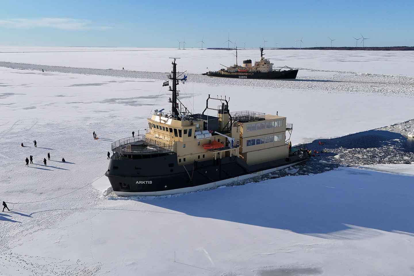 ケミ 氷上砕氷船アルクティス クルーズ アイスフローティング体験