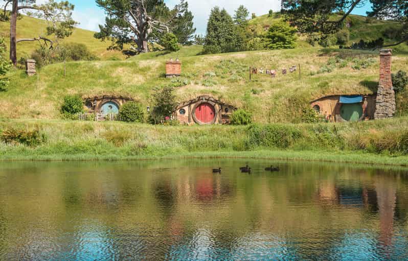 From Auckland: Hobbiton, Rotorua & Waitomo Caves Day Trip