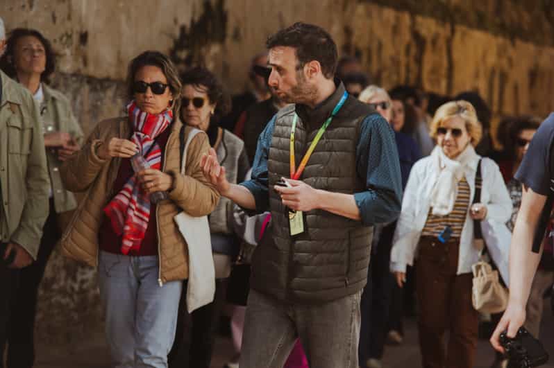 Seville: Tiny-Group Medieval Quarter Discovery Walking Tour