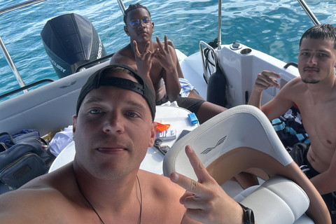 Ze Splitu/Trogiru: Błękitna Laguna i 2 wyspy - pół dnia prywatnieZe Splitu: prywatna półdniowa wycieczka do Błękitnej Laguny i Šolta Nečujam