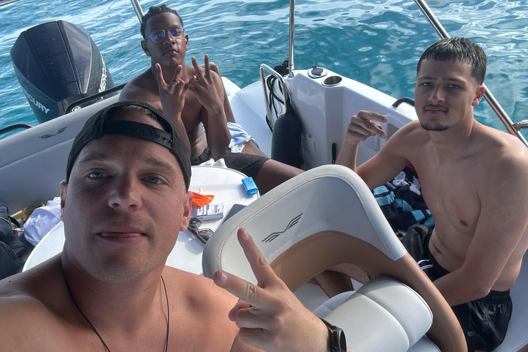 Ze Splitu/Trogiru: Błękitna Laguna i 2 wyspy - pół dnia prywatnieZe Splitu: prywatna półdniowa wycieczka do Błękitnej Laguny i Šolta Nečujam