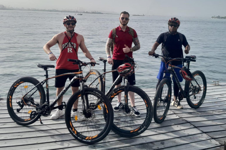 Carthagène : aventure à vélo et à la plage sur l'île de Tierra Bomba