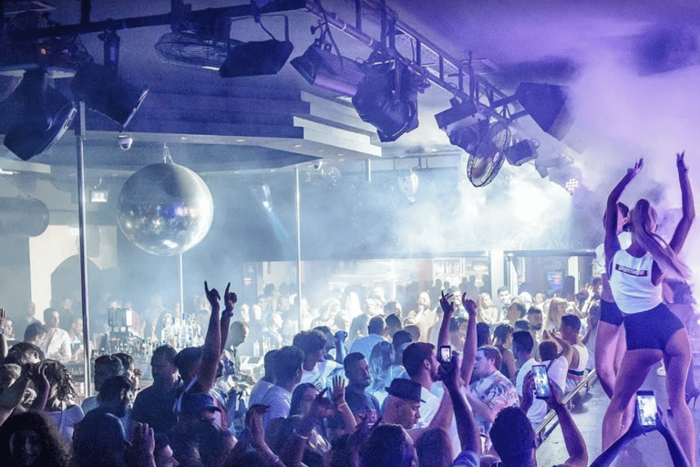 Ayia Napa: 3 x Pass per discoteca e festa in piscinaAyia Napa: 3 pass per discoteca e festa in piscina