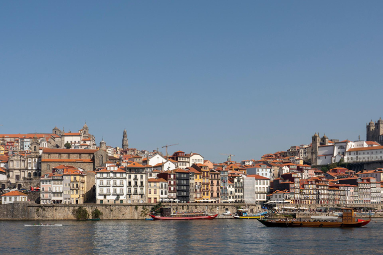 Porto: Helicopter Ride, Guided Walking Tour &amp; River CruiseTour in Portuguese