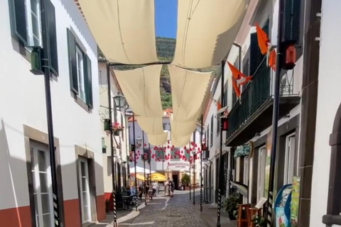 Skywalk et visite du village de pêcheurs en tuk-tuk (Cabo Girão)