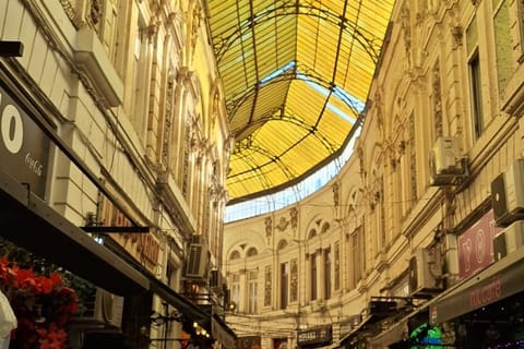 Bucharest: Coffee Break with a Local Guide