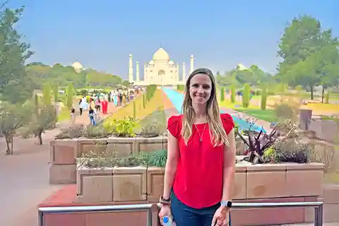 From Delhi: Sunrise Taj Mahal, Agra Fort & Baby Taj Day Tour