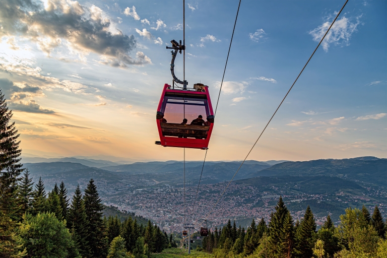 Sarajevo: oorlogstour met Tunnel of Hope en Trebevic MountainGedeelde tour met museum- en kabelbaantickets