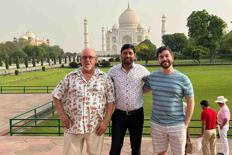From Delhi: Taj Mahal & Agra Trip by Gatimaan Express Train All Inclusive Chair Car Train, Car, Guide, Ticket, Lunch