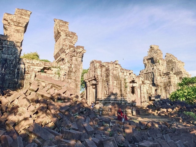 Siem Reap: Phnom Bok Mountain and Grand Circle Temples Tour