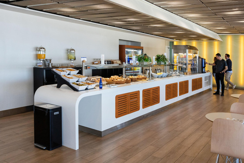 Madrid: Access to Puerta de Alcalá VIP Airport Lounge (T2)