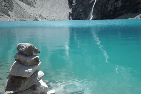 Huaraz: Explorando la Majestuosa Laguna 69