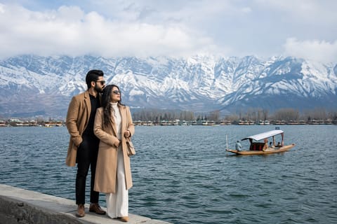 Delhi to Kashmir: 8-Day Tour with Shikara & Gulmarg