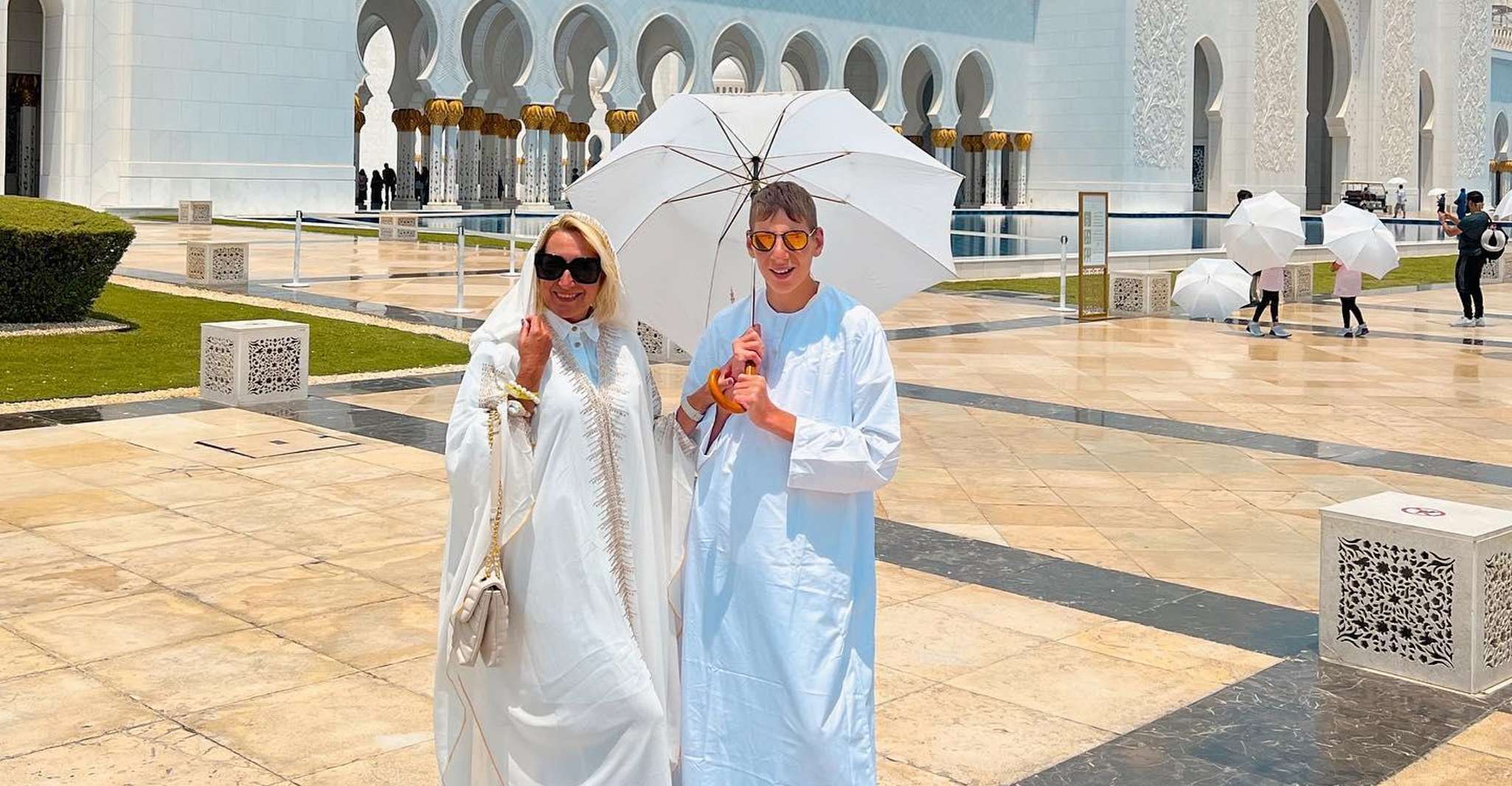 Dubai, Abu Dhabi City Sightseeing Tour met Grand Moskee - Hizvo