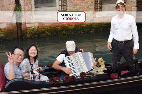 Venice: Gondola Ride with Serenade and Romantic Dinner