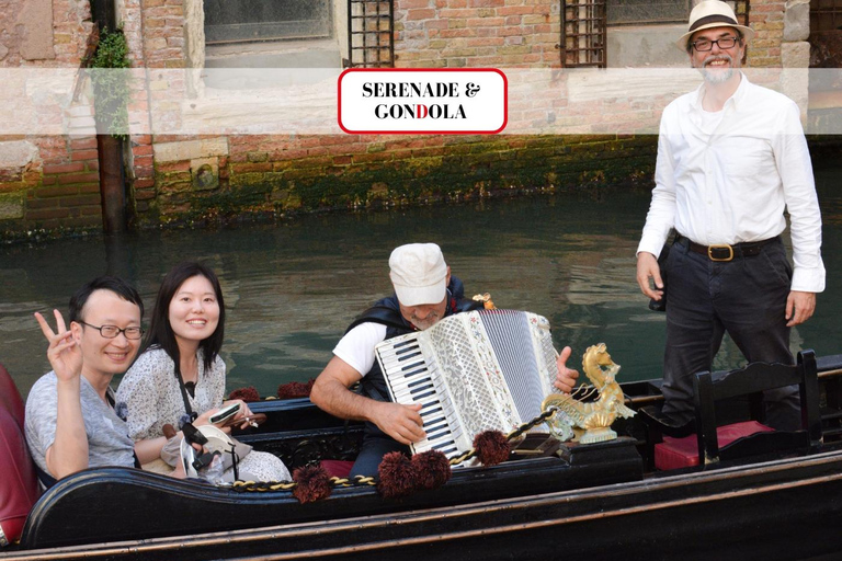 Venice: Gondola Ride with Serenade and Romantic Dinner