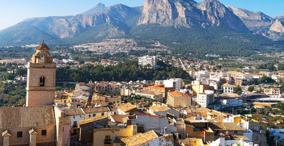 Alicante: Custom Private Tour to Guadalest & Canelobre Caves