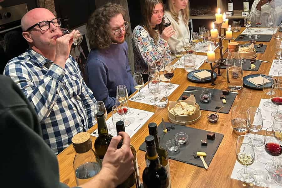 Portweinkurs mit 5 Portweinverkostungen und Paarungen. Foto: GetYourGuide