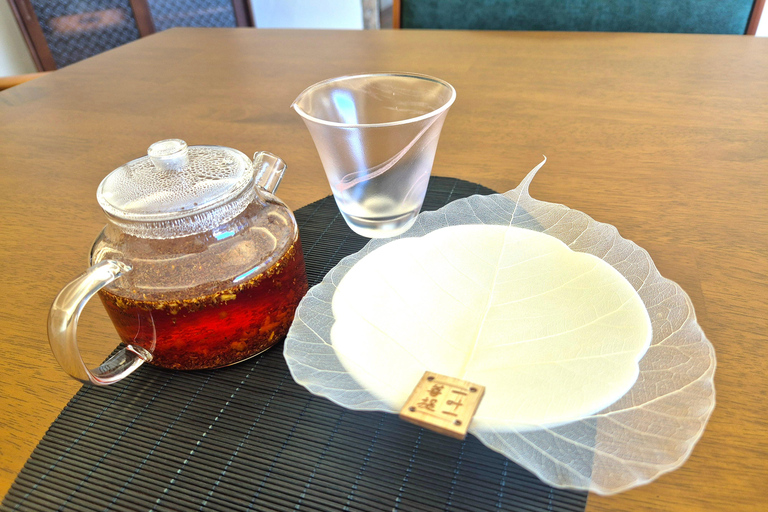 Seoul: Bukchon Hanok Village, Korean Tea Ceremony & Dessert