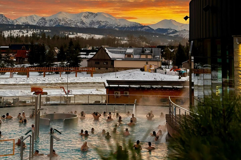 Zakopane: Paseo en moto de nieve con piscinas termales y servicio de recogida del hotel