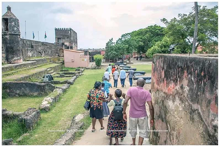 Arusha: Passeio turístico a pé pela cidade com guias locais.