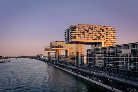 Fotografia o zachodzie słońca i w niebieskiej godzinie – spacer fotograficzny po KoloniiFotografia zachodu słońca i niebieskiej godziny – spacer fotograficzny po Kolonii