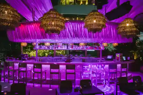 Bangkok: Escape Rooftop Bar in The Emquartier F&B-arrangementen