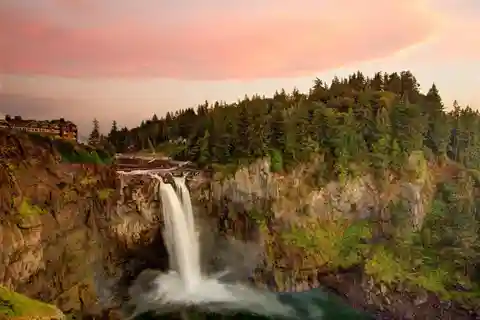 Seattle/Tukwila: Tagestour zu den Snoqualmie Falls und nach Leavenworth