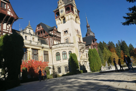 Depuis Bucarest : Excursion d&#039;une journée à Peles et aux châteaux de Bran avec ...Depuis Bucarest : Excursion à Peles et aux châteaux de Bran avec ...