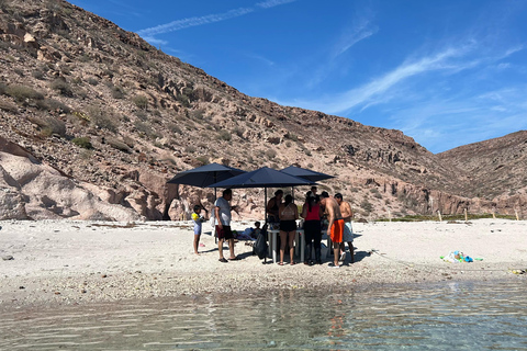 La Paz: Espíritu Santo Island, Balandra Beach, and Sea Lions – All-Inclusive La Paz: Espíritu Santo Island and Balandra, All-Inclusive