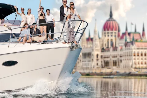 Budapest: Private River Cruise on a Yacht on the Danube