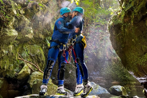 Madère : Canyoning Débutant - Niveau 1Madère : aventure de canyoning pour débutants