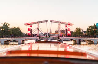 Amsterdam: Grachtenfahrt am Abend