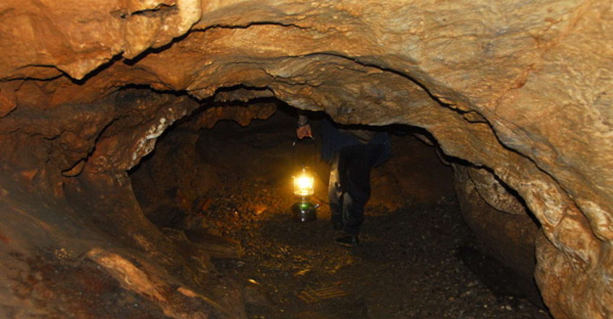 Chiang Mai, Chiang Dao Cave, cascata appiccicosa con longneck - Housity