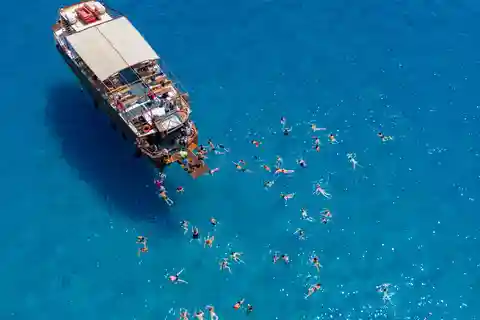 Faliraki : Transfert et croisière vers Lindos avec 3 arrêts baignade