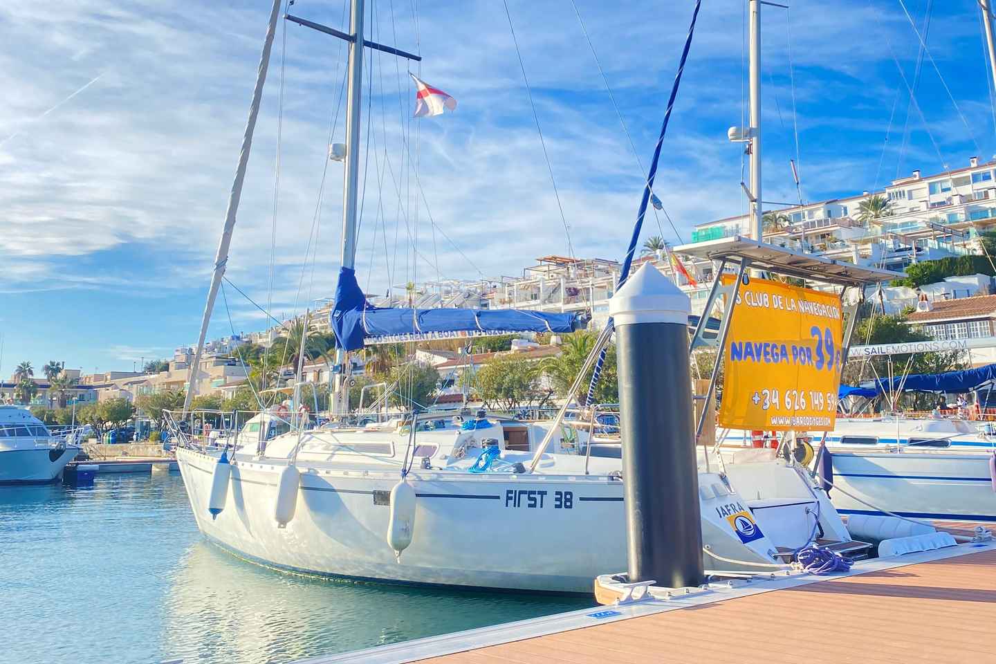 锡切斯船游：畅享地中海风情之旅