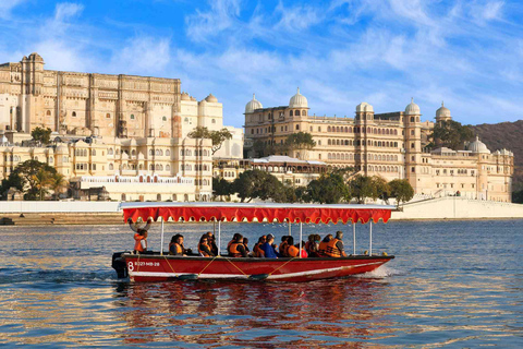 Udaipur: Tour privado de la ciudad de día completo con paseo en barco opcional