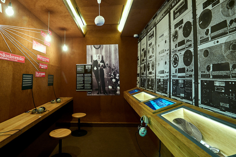 Gdynia: Emigration Museum Private Guided Tour with Tickets Gdynia: Emigration Museum Private Tour with Tickets