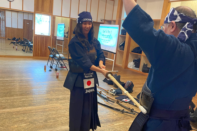 Tokyo: Japanese Kendo Experience with High-Ranked Instructor Let's experience kendo, a traditional Japanese martial art!