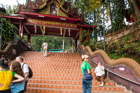 Chiang Mai: tour nocturno de 4h en Wat Umong y Doi SuthepTour en grupo de 4h al atardecer en Doi Suthep y Wat Umong