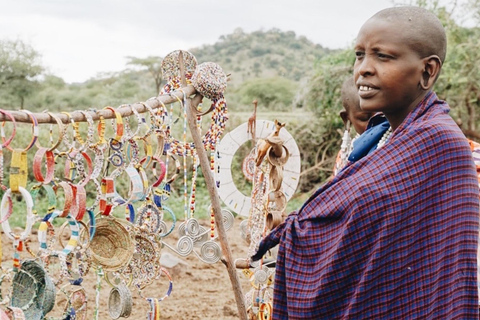 Arusha: Maasai Market Guided Tour with Food Tastings