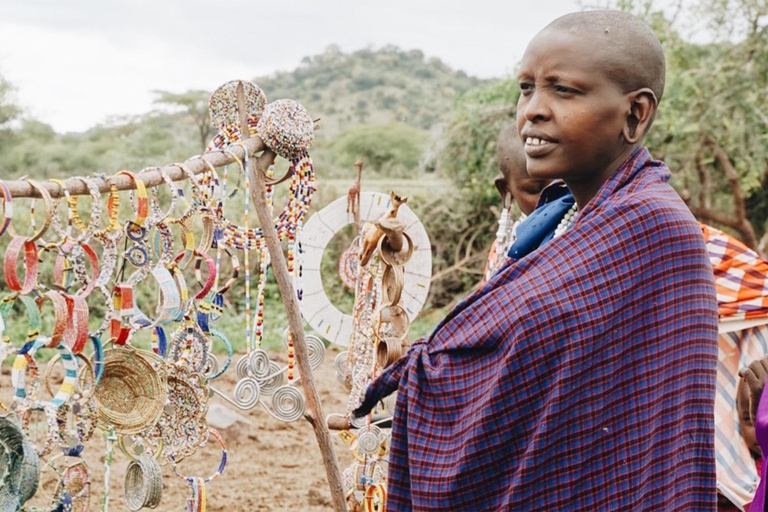 Arusha: Maasai Market Guided Tour with Food Tastings