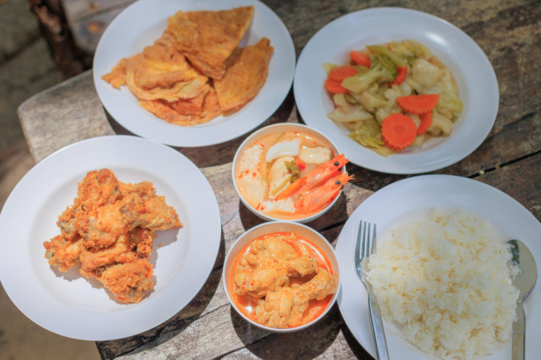 Phuket/Khao Lak: Snorkel Bliss to Similan Island by Powercat Hotel pickup in Khao Lak