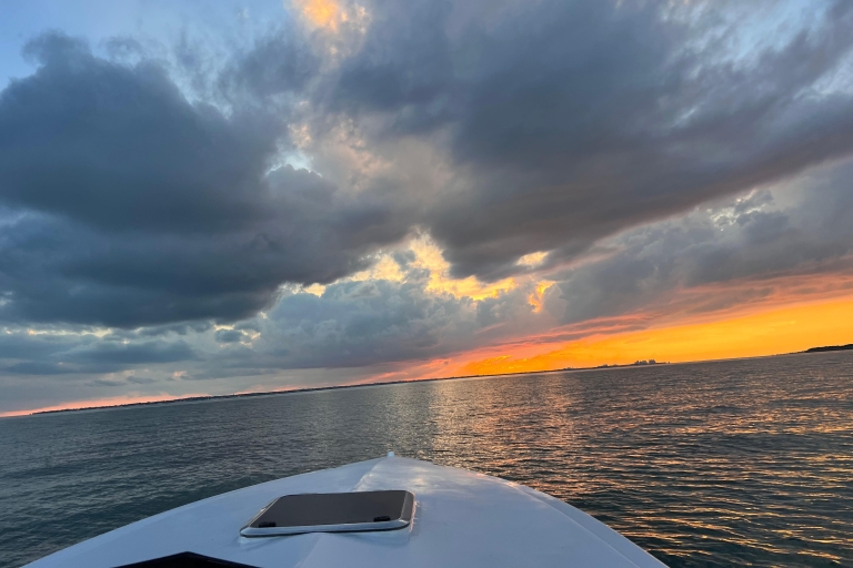 Happy Hour Rondvaart bij ZonsondergangSuikerspin Cruise bij zonsondergang