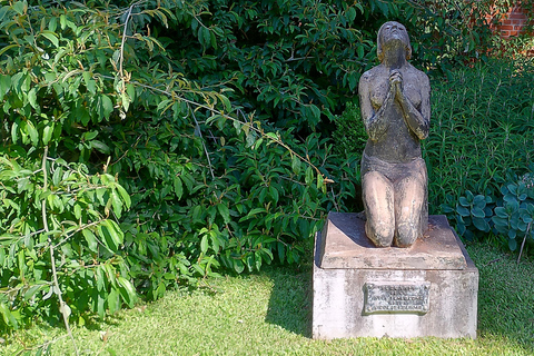 The Sculptures of the Botanical Garden