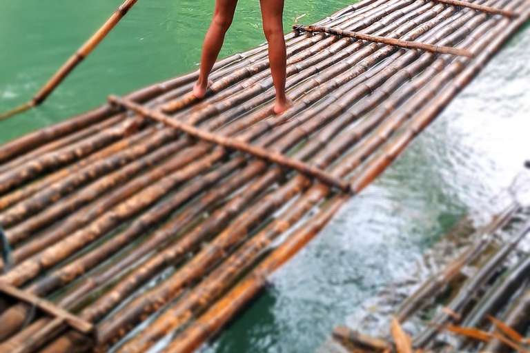 Expérience de rafting en bambou sur la Martha Brae