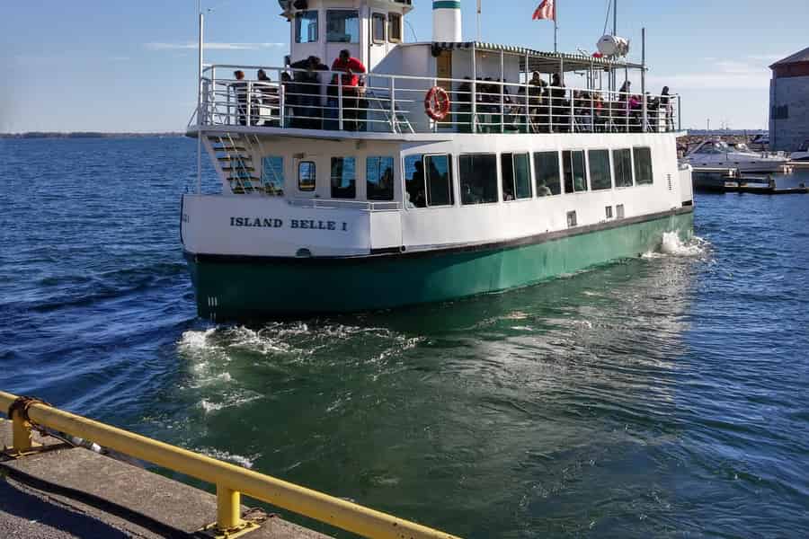 Kingston: Waterfront Shipwreck Cruise mit Guide. Foto: GetYourGuide Kingston: Waterfront Shipwreck Cruise mit Guide. Foto: GetYourGuide