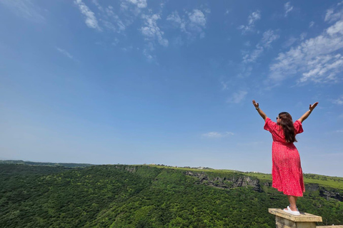 Salalah: Al Fazayah Beach, Shaat Viewpoint & Mugsail Tour