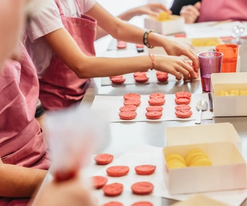 Paris: Macarons Cooking Class with Pâtisserie Chef Noémie