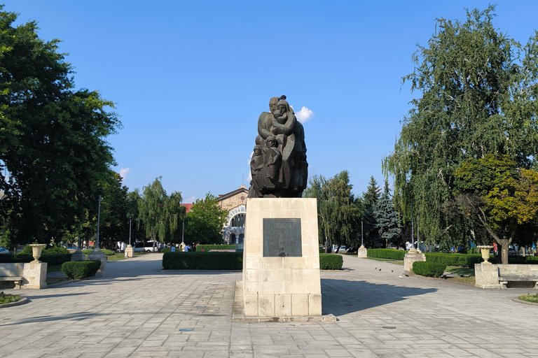 Walking Tour with Wine & Soviet Flea Market Visit - Chisinau